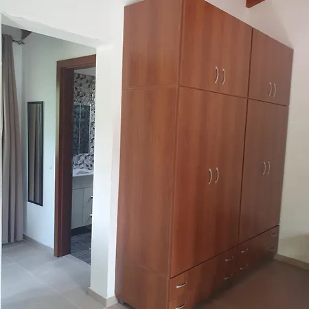 Macky Apartment Ano Almiri